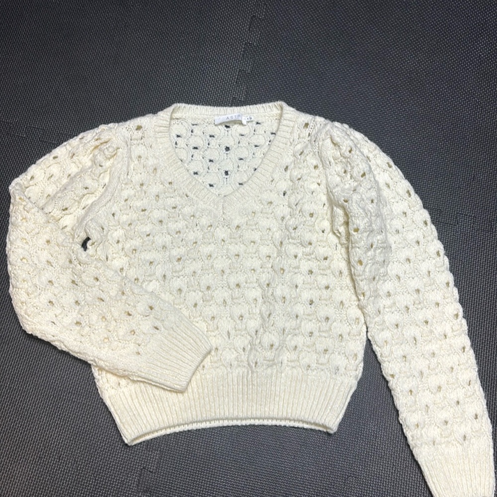 ASTR the label cream colored sweater NWT size medium